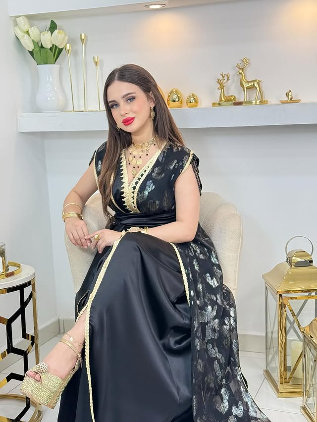 ✨ Two-piece black satin kaftan with embroidered gold Tlija ✨