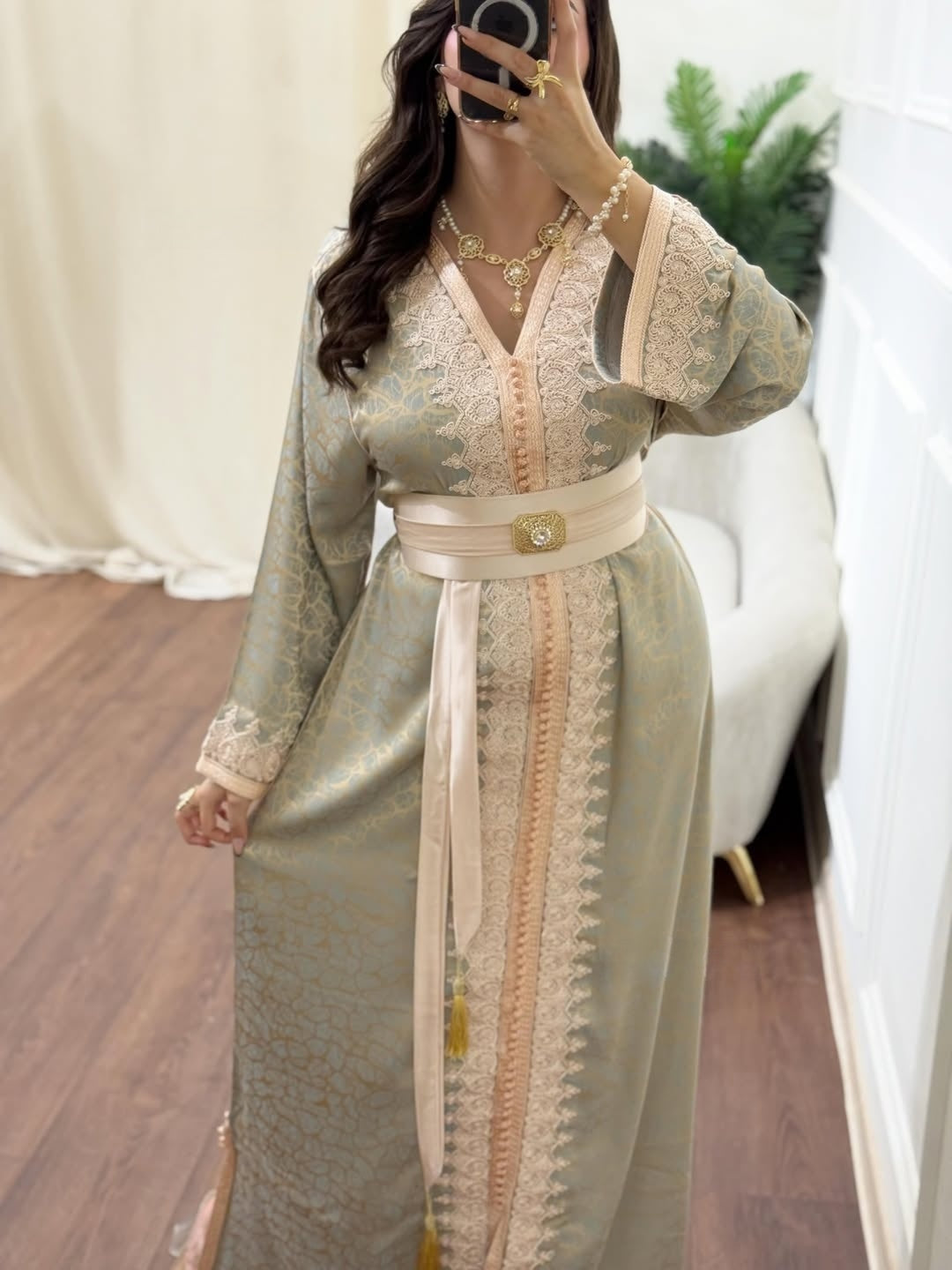 Kamkha Elegance Kaftan – Oriental Refinement & Feminine Allure