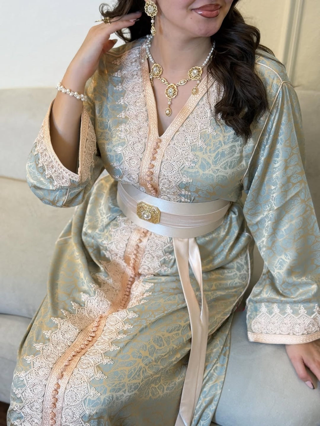 Kamkha Elegance Kaftan – Oriental Refinement & Feminine Allure