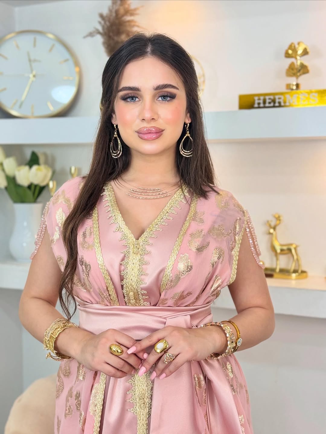✨ Two-piece pink satin caftan with embroidered gold Tlija ✨
