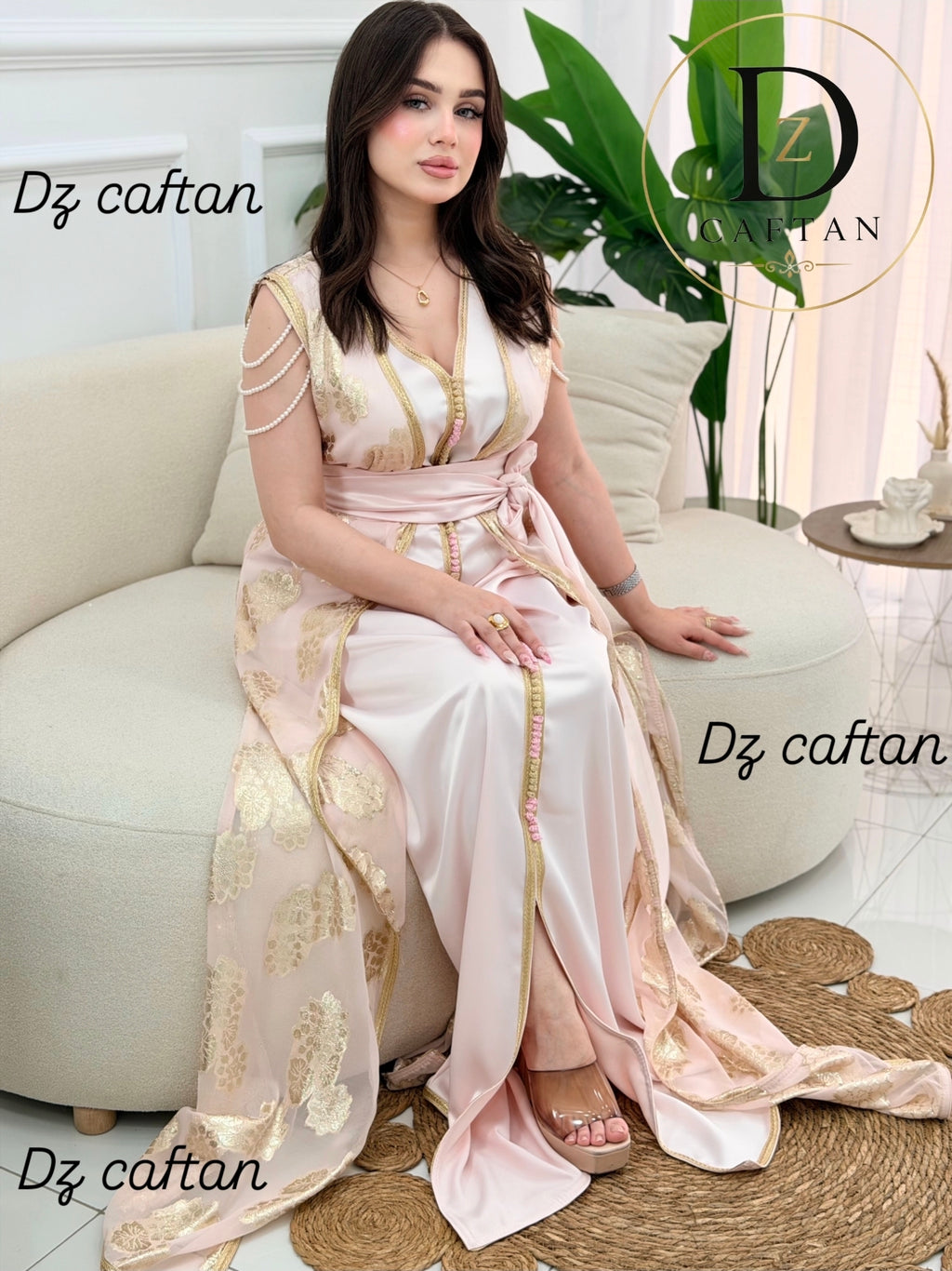 Caftan deux pièces en satin rose avec Tlija brodée or