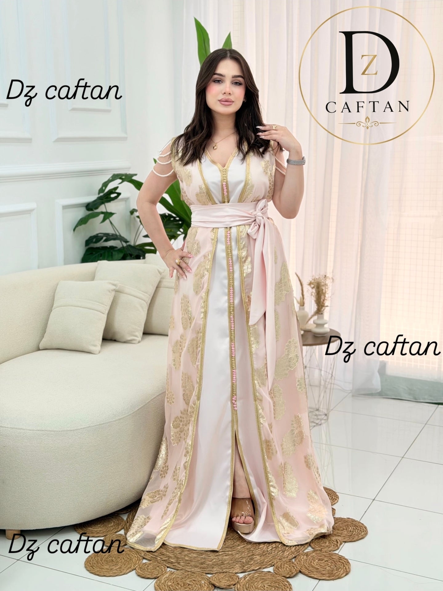 Caftan deux pièces en satin rose avec Tlija brodée or
