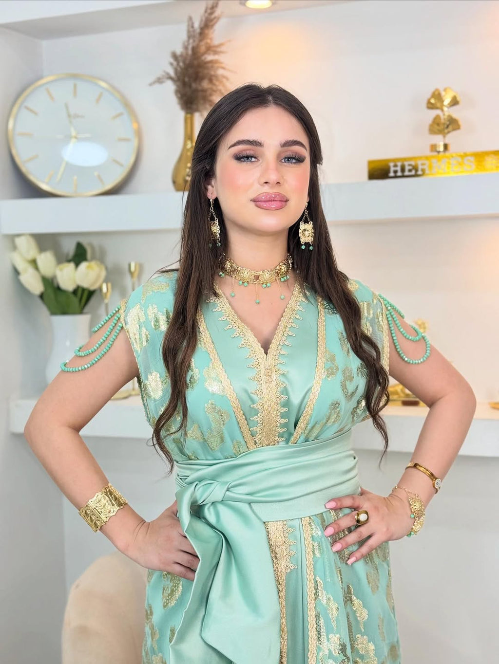 ✨ Two-piece mint green satin caftan with embroidered gold Tlija ✨