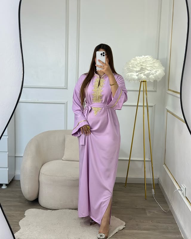 Elegant Lilac Caftan – Delicacy and Oriental Charm 🌸