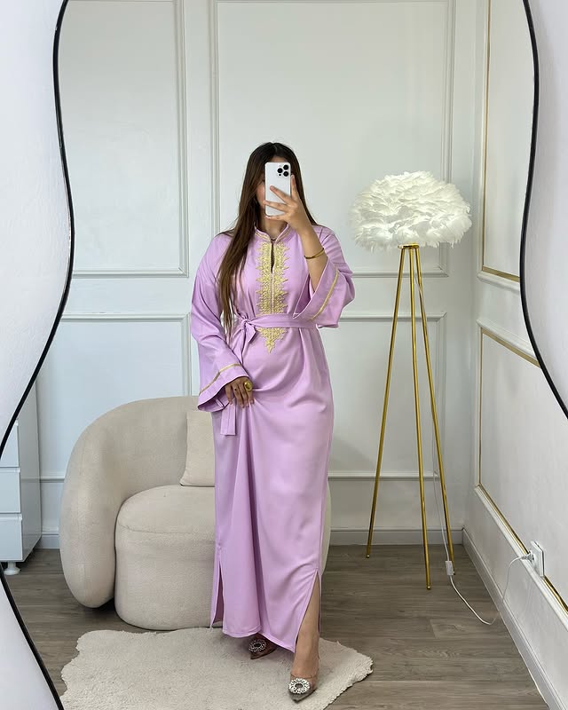 Elegant Lilac Caftan – Delicacy and Oriental Charm 🌸