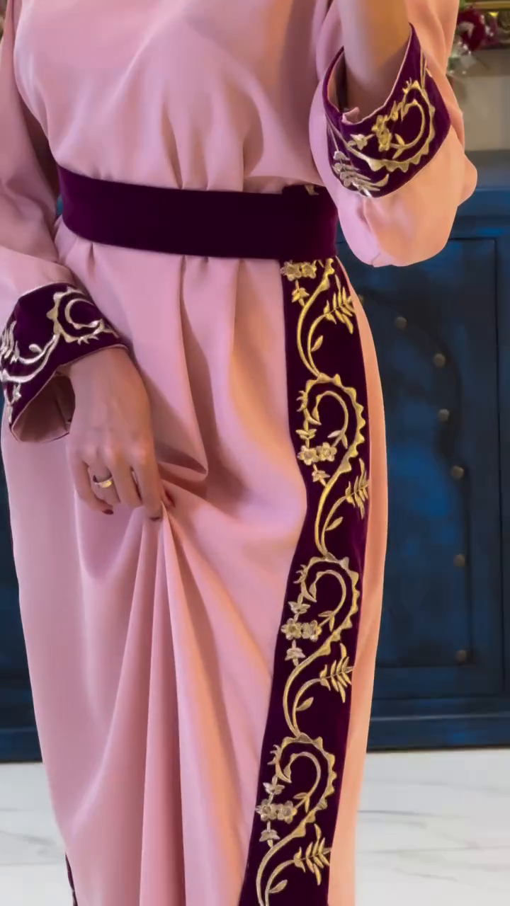 🌸 Pink Caftan – Softness, Elegance & Refinement 🌸