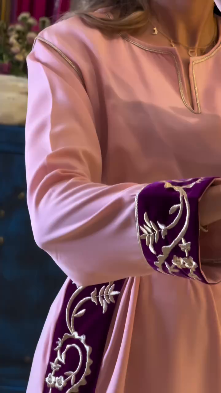 🌸 Pink Caftan – Softness, Elegance & Refinement 🌸